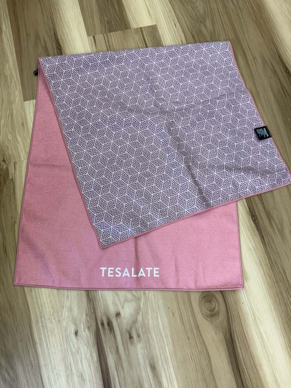 Tesalate Sand-Free Workout Fitness Towel in Geometric Triangle Print U13